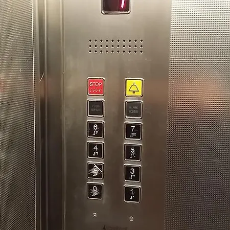 לינה וארוחת בוקר Melzo 13 *